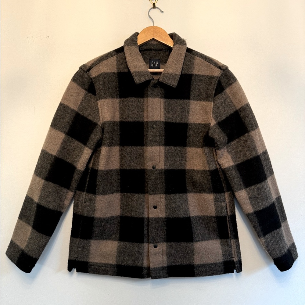 GAP men’s small Flannel Shirt Jacket. Plaid black/tan